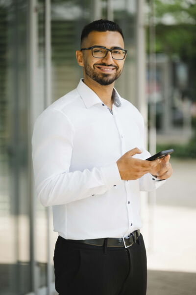 Fotograf in Halle (Saale) erstellt emotionale Businessfotos in der Innenstadt